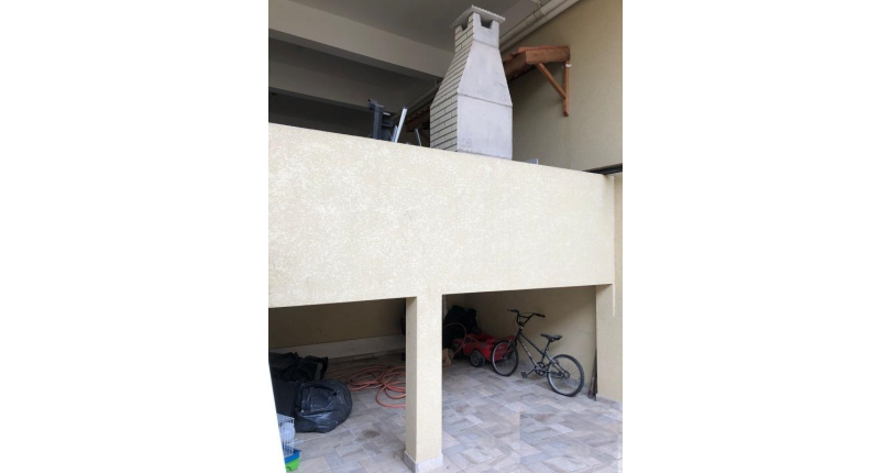 Casa assobradada à venda na Ayrosa na Rua Arara