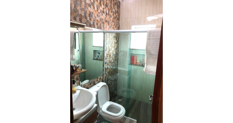 Casa assobradada à venda na Ayrosa na Rua Arara