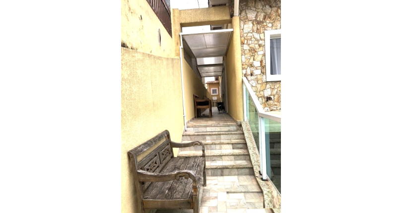 Casa assobradada à venda na Ayrosa na Rua Arara