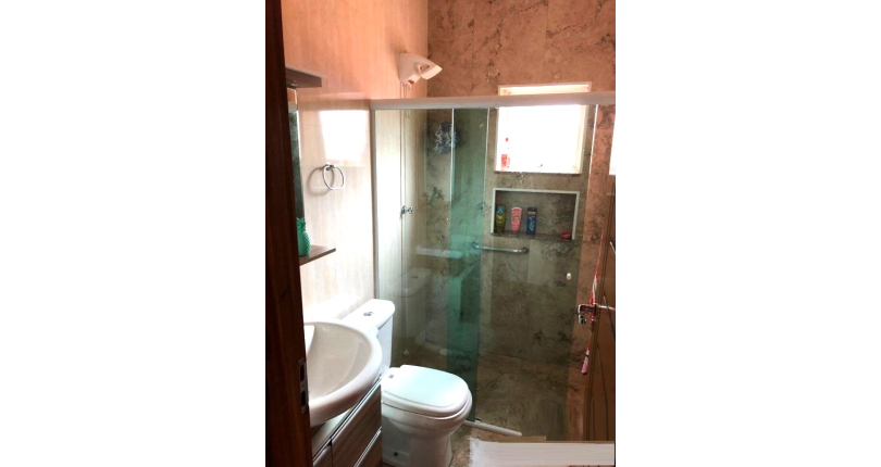 Casa assobradada à venda na Ayrosa na Rua Arara