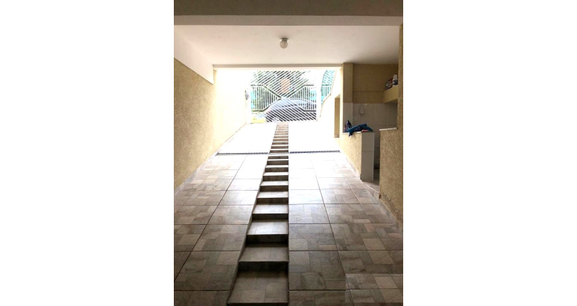 Casa assobradada à venda na Ayrosa na Rua Arara