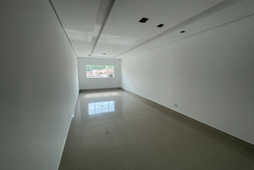 OPORTUNIDADE: Sobrado à venda no Parque São Domingos na Rua Abraham Lincoln