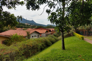 Apartamento à venda no Conjunto Residencial Vista Verde na Rua Jose Carlos de Resende 92, no Condomínio Edifício Giardino D Itália