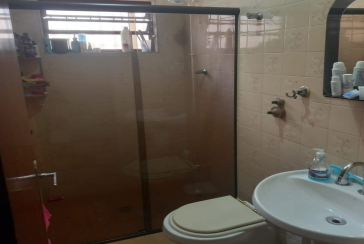 Casa assobradada à venda no Parque São Domingos na Rua Almiro Bernardo