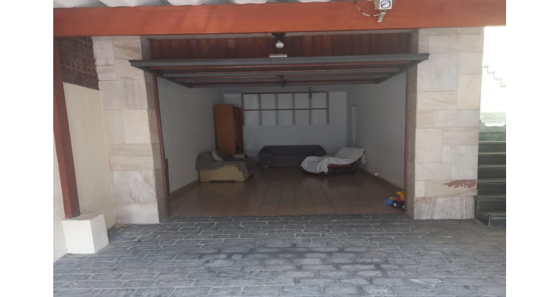 Casa assobradada à venda no Parque São Domingos na Rua Almiro Bernardo