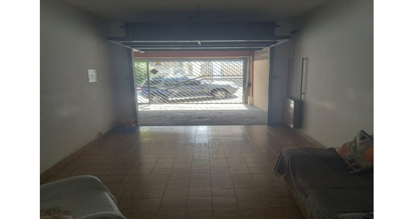 Casa assobradada à venda no Parque São Domingos na Rua Almiro Bernardo