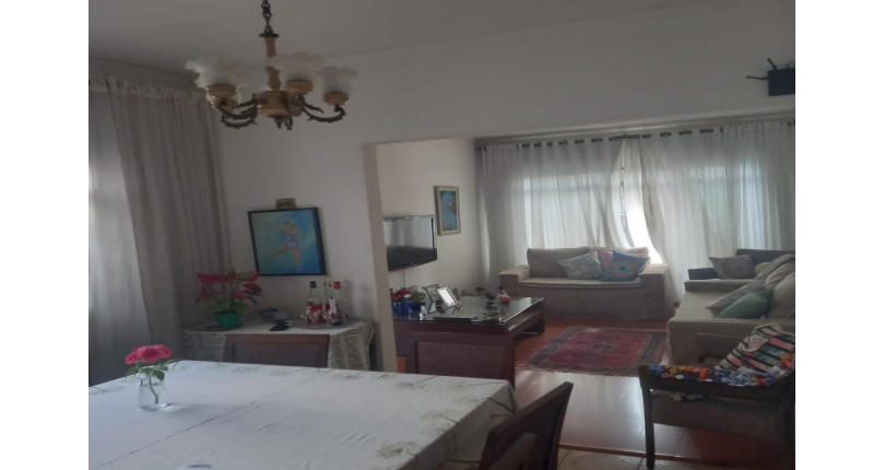 Casa assobradada à venda no Parque São Domingos na Rua Almiro Bernardo