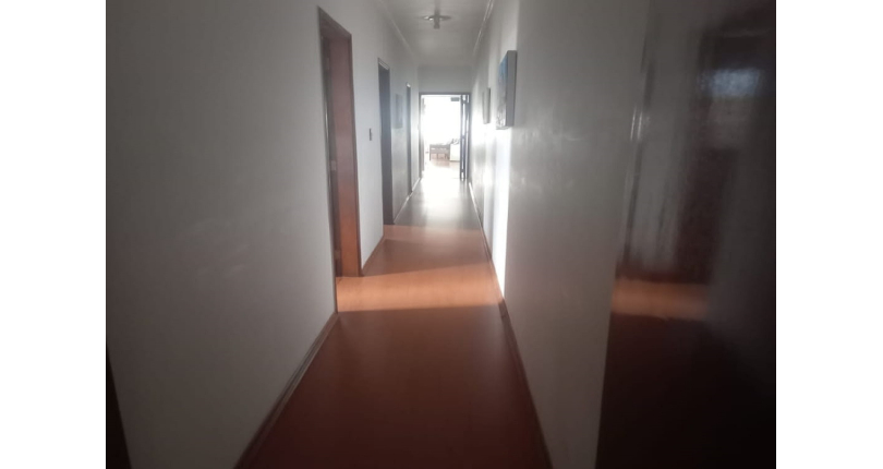 Casa assobradada à venda no Parque São Domingos na Rua Almiro Bernardo