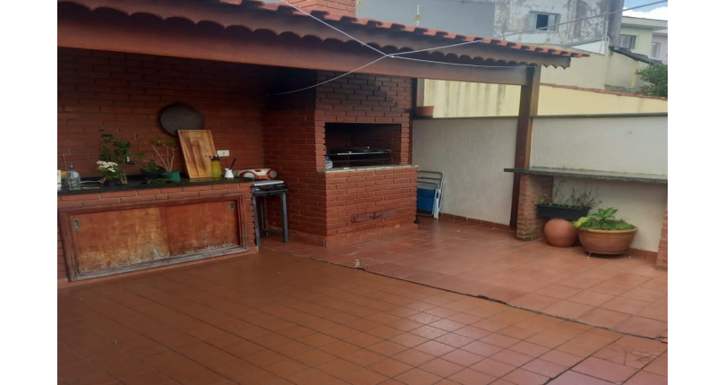 Casa assobradada à venda no Parque São Domingos na Rua Almiro Bernardo
