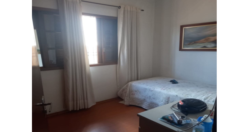 Casa assobradada à venda no Parque São Domingos na Rua Almiro Bernardo