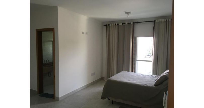 BELO Sobrado à venda no Jardim Bandeirantes (Zona Norte) na Rua Engenheiro Dolabela