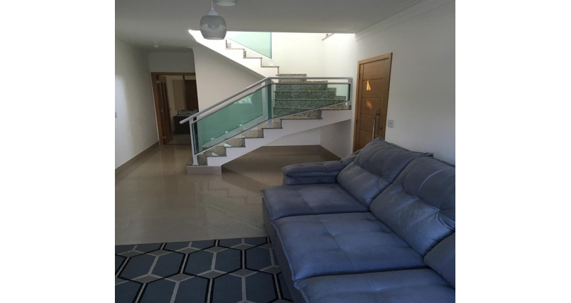 BELO Sobrado à venda no Jardim Bandeirantes (Zona Norte) na Rua Engenheiro Dolabela