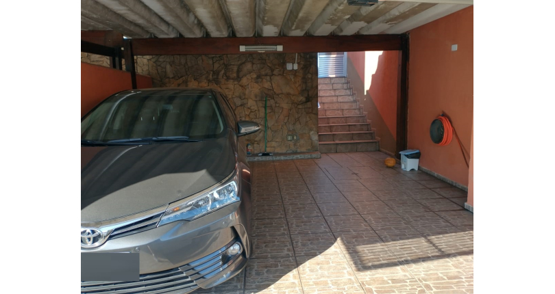 Sobrado à venda no Jardim Santo Elias na Rua Armando Flamarion Coelho