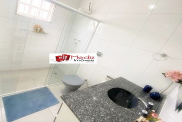 Belo Sobrado à venda no Jardim Santo Elias na Rua Cícero Fernandes de Lyra