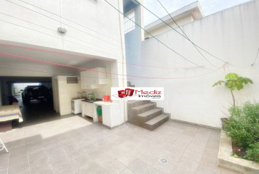 Belo Sobrado à venda no Jardim Santo Elias na Rua Cícero Fernandes de Lyra