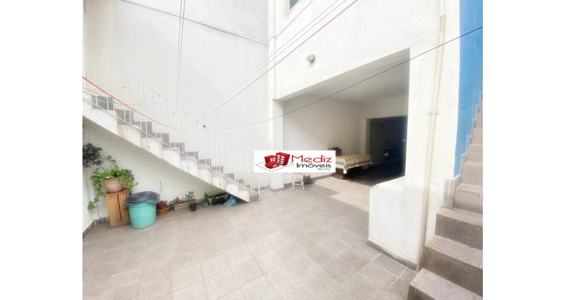 Belo Sobrado à venda no Jardim Santo Elias na Rua Cícero Fernandes de Lyra