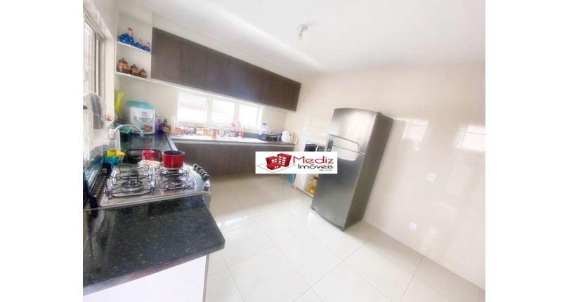 Belo Sobrado à venda no Jardim Santo Elias na Rua Cícero Fernandes de Lyra