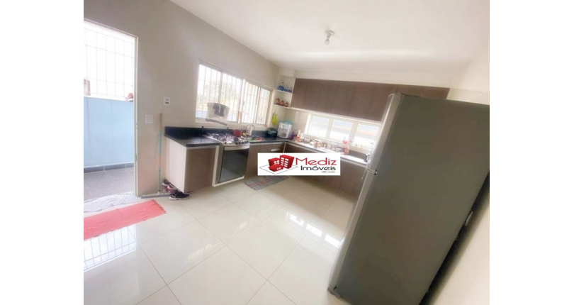 Belo Sobrado à venda no Jardim Santo Elias na Rua Cícero Fernandes de Lyra