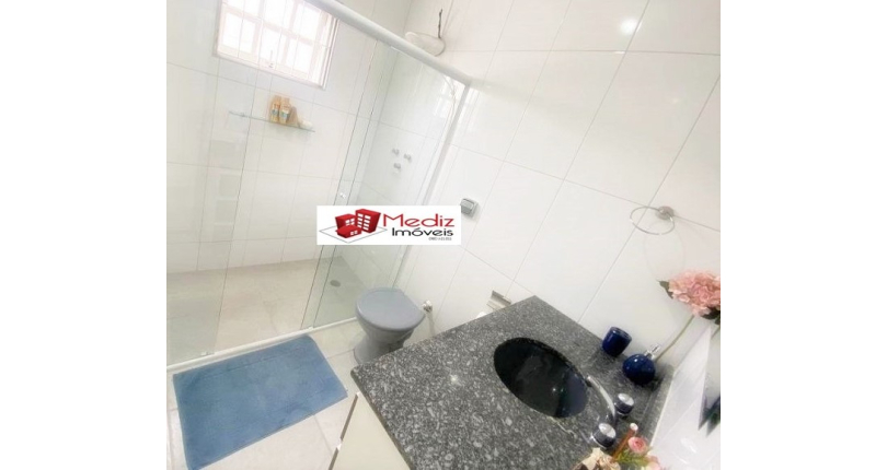 Belo Sobrado à venda no Jardim Santo Elias na Rua Cícero Fernandes de Lyra