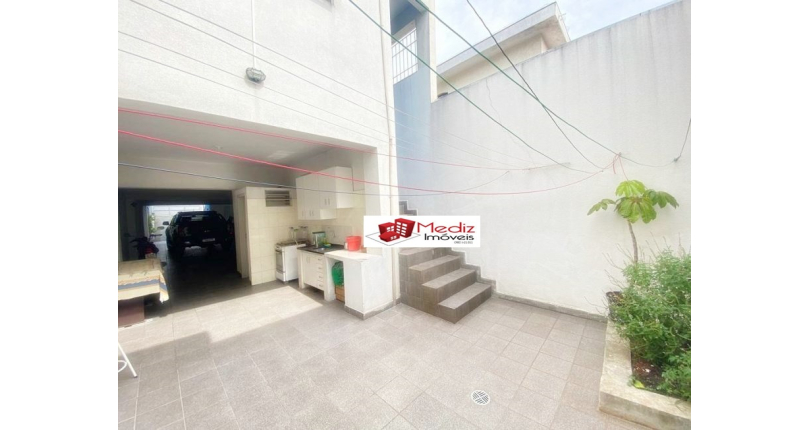 Belo Sobrado à venda no Jardim Santo Elias na Rua Cícero Fernandes de Lyra