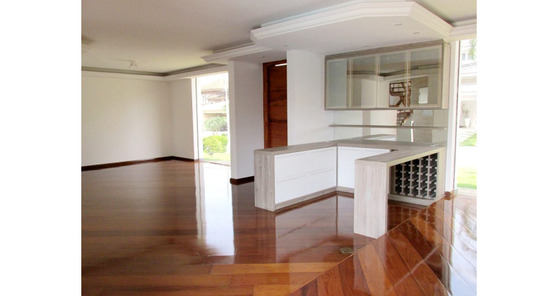 Belíssima Casa à venda em Alphaville na Alameda Tulipas no Alphaville Residencial Alpha 5