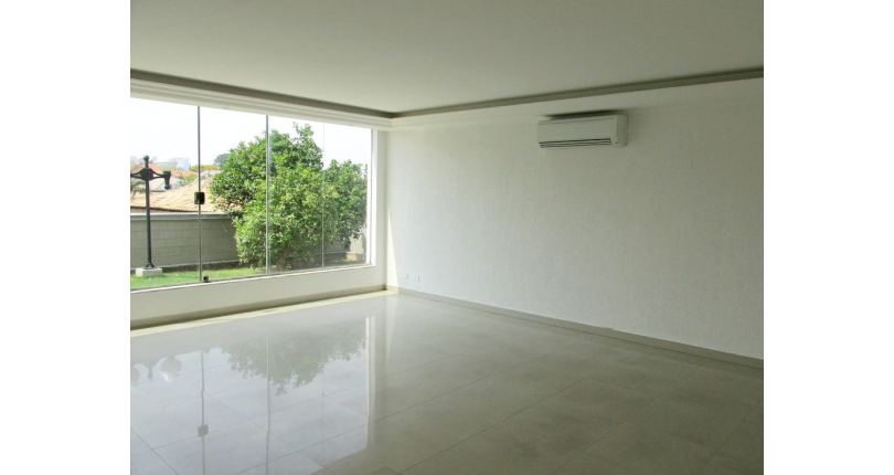 Belíssima Casa à venda em Alphaville na Alameda Tulipas no Alphaville Residencial Alpha 5