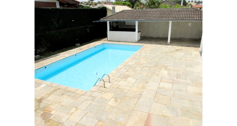 Belíssima Casa à venda em Alphaville na Alameda Tulipas no Alphaville Residencial Alpha 5