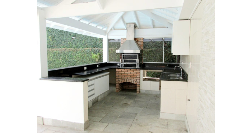 Belíssima Casa à venda em Alphaville na Alameda Tulipas no Alphaville Residencial Alpha 5