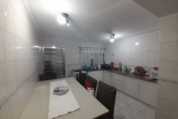 Bom Sobrado à venda no Conjunto Residencial Vista Verde na Rua Ricardo Abed