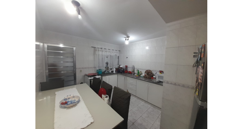 Bom Sobrado à venda no Conjunto Residencial Vista Verde na Rua Ricardo Abed