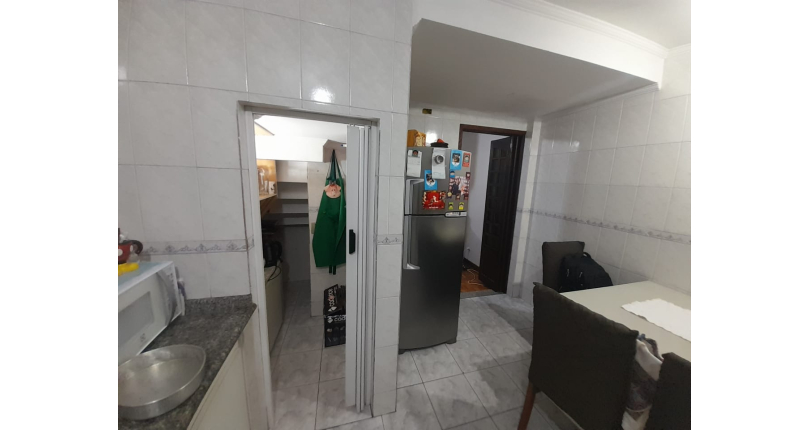 Bom Sobrado à venda no Conjunto Residencial Vista Verde na Rua Ricardo Abed