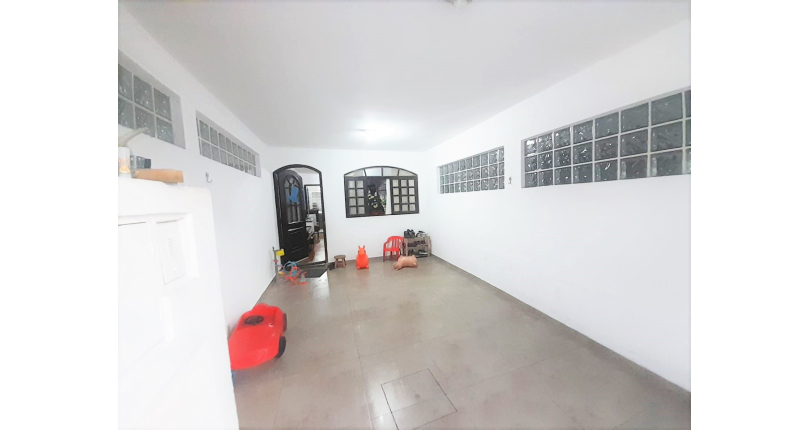 Bom Sobrado à venda no Conjunto Residencial Vista Verde na Rua Ricardo Abed