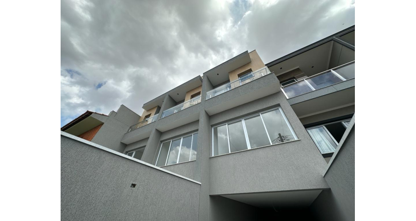  Lindo Sobrado novo à venda no Parque São Domingos na Rua Sérvio Clevinski 54