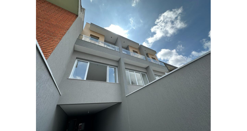  Lindo Sobrado novo à venda no Parque São Domingos na Rua Sérvio Clevinski 52