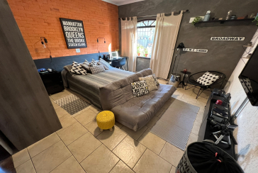 Linda Casa Térrea à venda no Jardim São José (Zona Norte) na Praça Ribeira das Naus