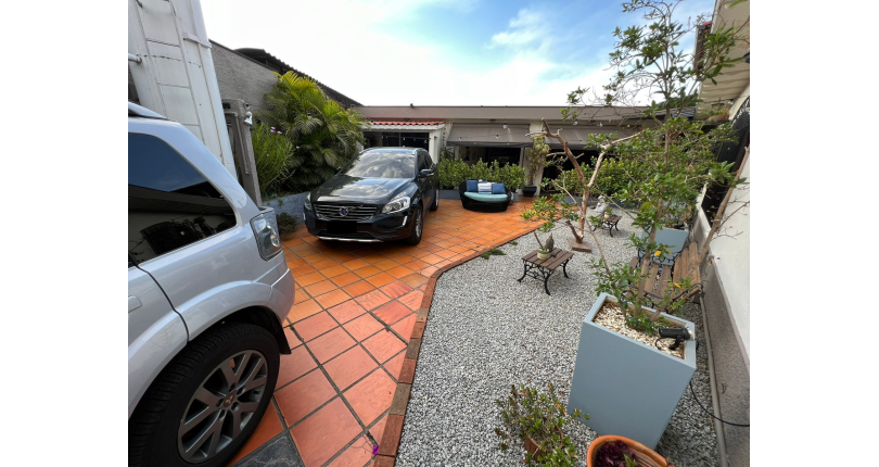 Linda Casa Térrea à venda no Jardim São José (Zona Norte) na Praça Ribeira das Naus