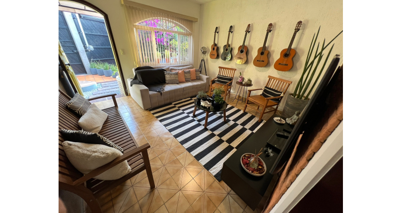 Linda Casa Térrea à venda no Jardim São José (Zona Norte) na Praça Ribeira das Naus