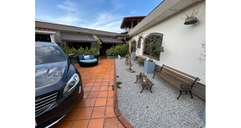 Linda Casa Térrea à venda no Jardim São José (Zona Norte) na Praça Ribeira das Naus