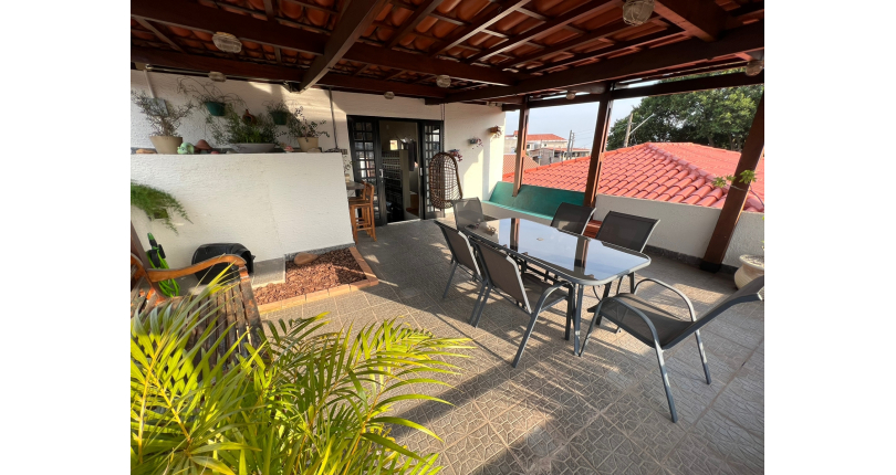 Linda Casa Térrea à venda no Jardim São José (Zona Norte) na Praça Ribeira das Naus