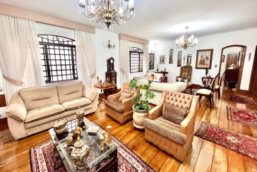 Belo Sobrado à venda no Alto da Lapa na Rua Lomas Valentinas