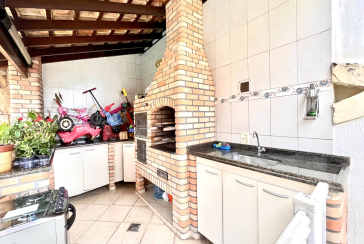 Belo Sobrado à venda no Alto da Lapa na Rua Lomas Valentinas