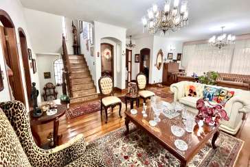 Belo Sobrado à venda no Alto da Lapa na Rua Lomas Valentinas