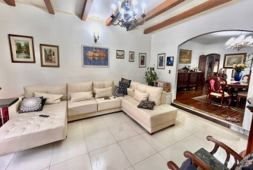 Belo Sobrado à venda no Alto da Lapa na Rua Lomas Valentinas