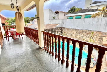 Belo Sobrado à venda no Alto da Lapa na Rua Lomas Valentinas