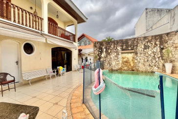 Belo Sobrado à venda no Alto da Lapa na Rua Lomas Valentinas