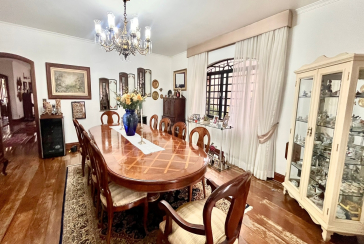 Belo Sobrado à venda no Alto da Lapa na Rua Lomas Valentinas