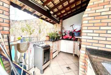 Belo Sobrado à venda no Alto da Lapa na Rua Lomas Valentinas