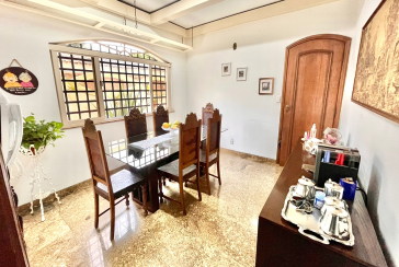 Belo Sobrado à venda no Alto da Lapa na Rua Lomas Valentinas