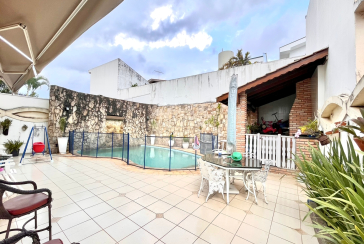 Belo Sobrado à venda no Alto da Lapa na Rua Lomas Valentinas