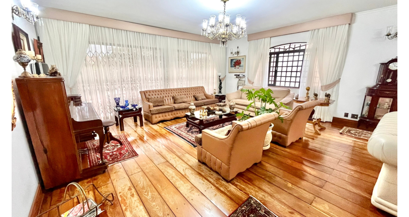 Belo Sobrado à venda no Alto da Lapa na Rua Lomas Valentinas